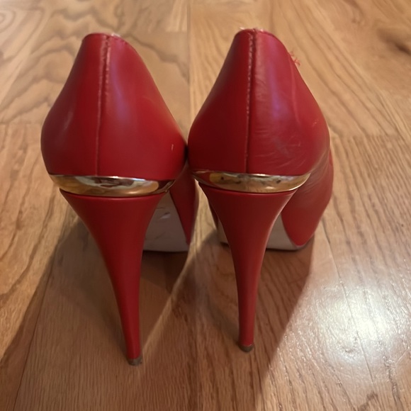 Red Pumps - Picture 3 of 6